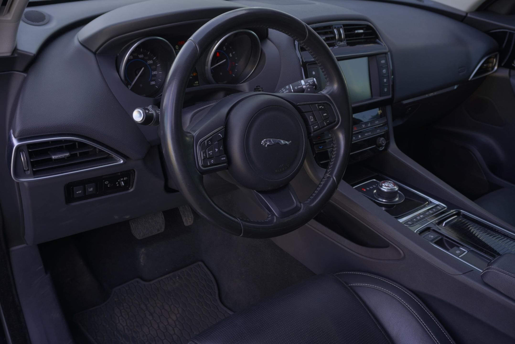 Jaguar F-Pace SUV / Terénní 2,0 l 184 kw