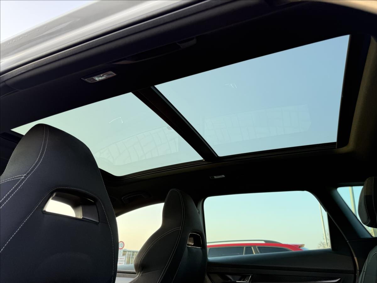 Škoda Karoq SUV / Terénní 1,5 l 110 kw