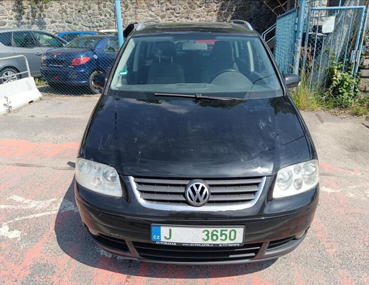 Volkswagen Touran 1
