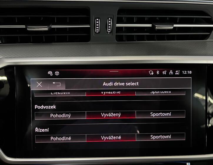 Land Rover Defender 23