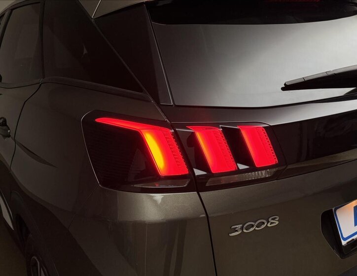 Peugeot 3008 SUV / Terénní 1,2 l 96 kw