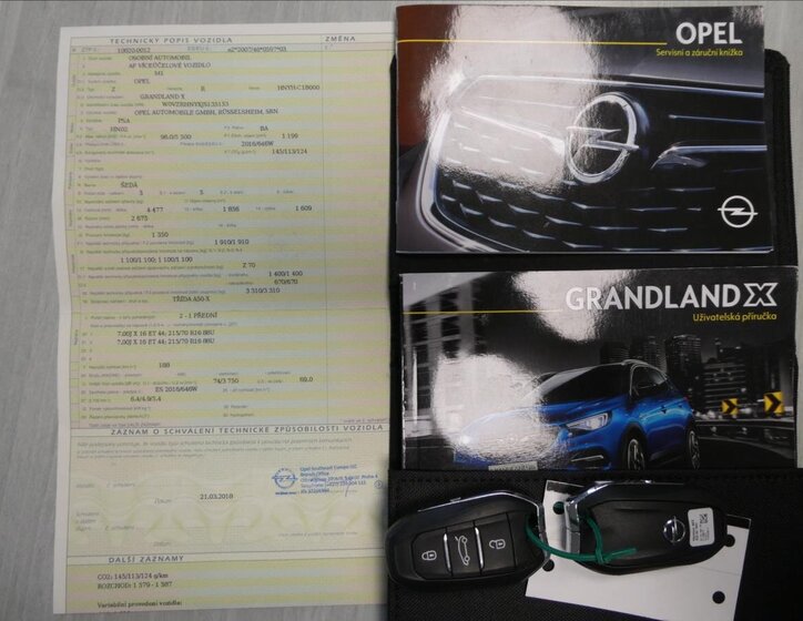 Opel Grandland X SUV / Terénní 1,2 l 96 kw