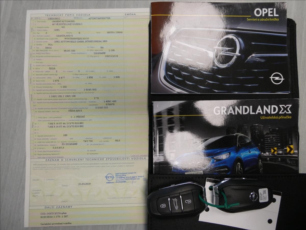 Opel Grandland X SUV / Terénní 1,2 l 96 kw