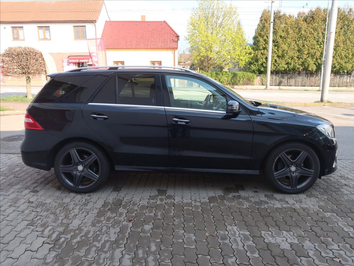 Mercedes-Benz Třídy M SUV / Terénní 3,0 l 190 kw