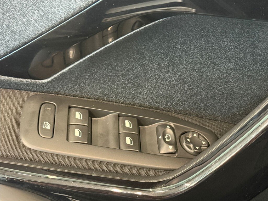 Peugeot 208 Hatchback 1,2 l 81 kw