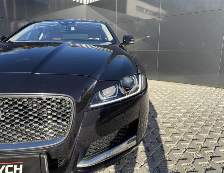Jaguar XF Sedan / Limuzína 2,0 l 132 kw