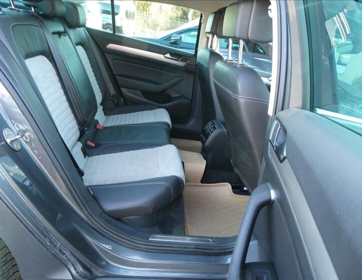 Volkswagen Passat 25