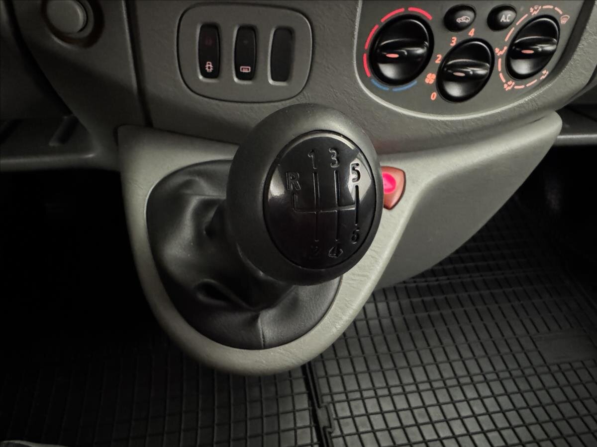 Opel Vivaro Kombi 2,5 l 107 kw