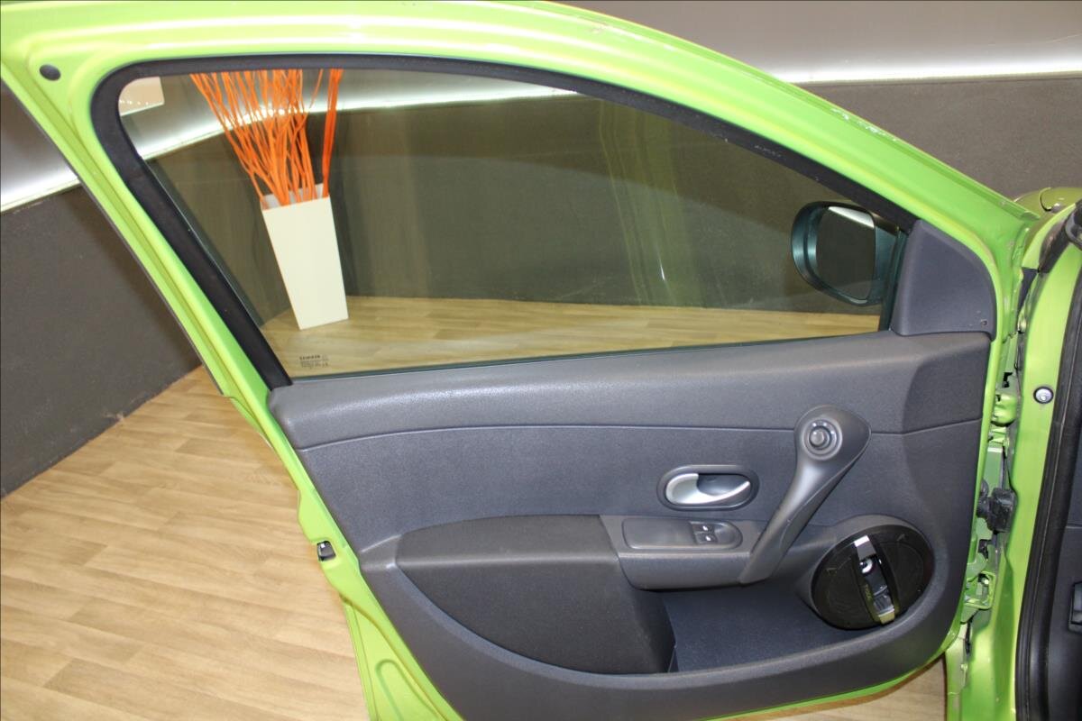 Renault Clio Hatchback 1,1 l 55 kw