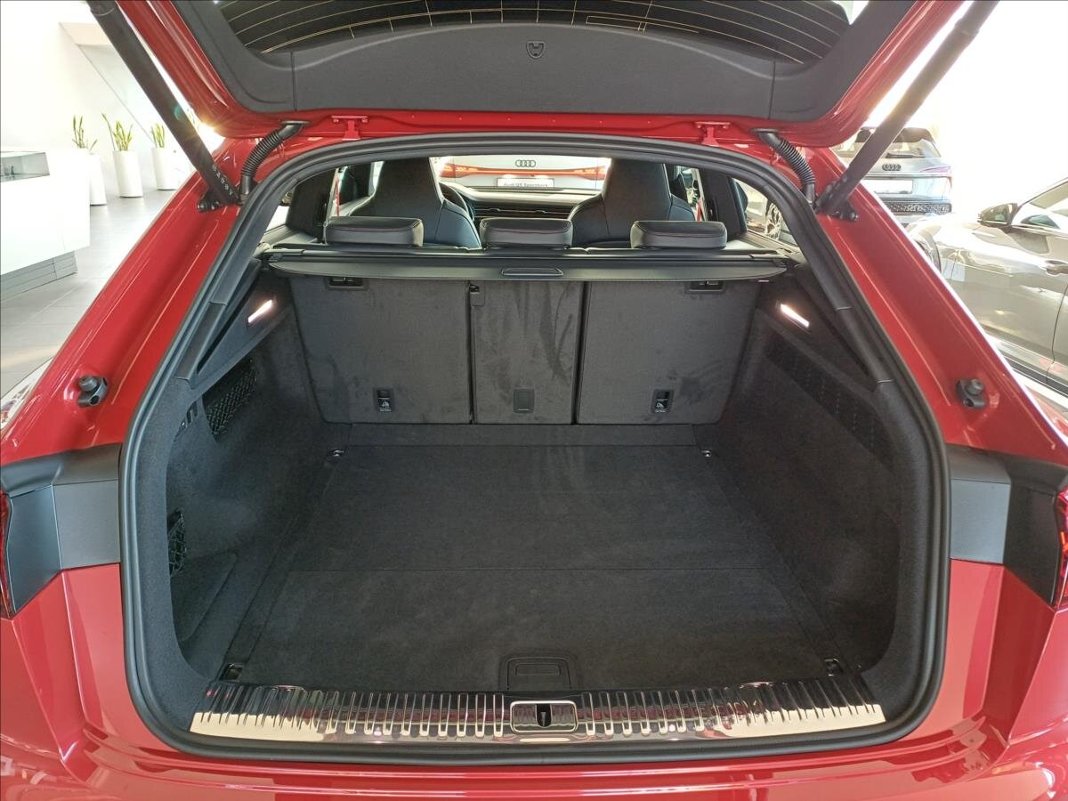 Audi Q8 SUV / Terénní 3,0 l 210 kw