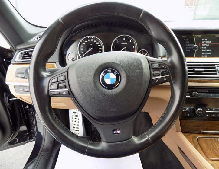 BMW Řada 7 Sedan / Limuzína 3,0 l 225 kw