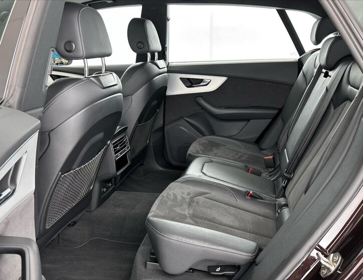 Audi Q8 SUV / Terénní 3,0 l 250 kw