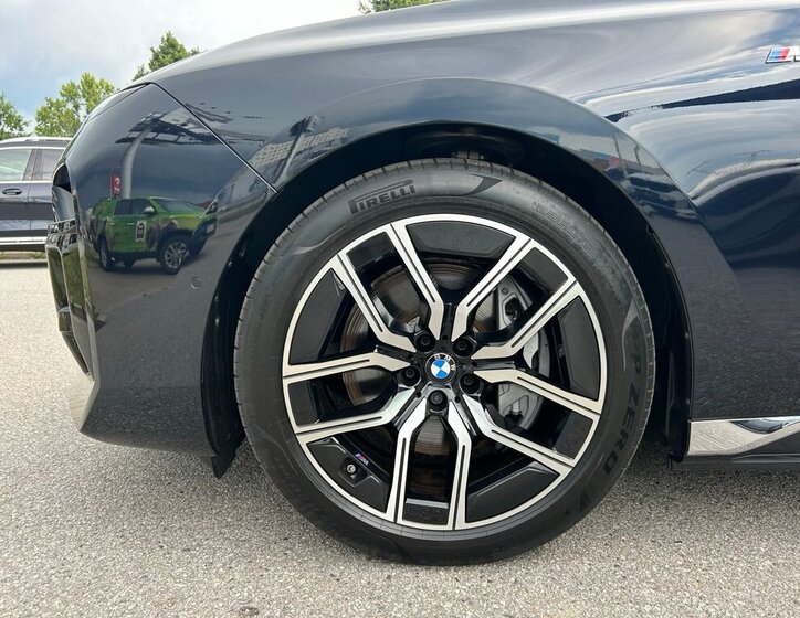 BMW i7 Sedan / Limuzína 0,0 400 kw