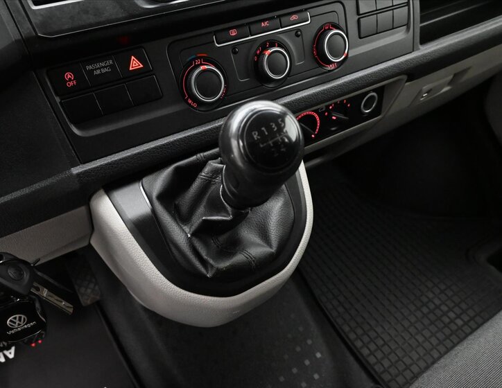 Volkswagen Transporter 19