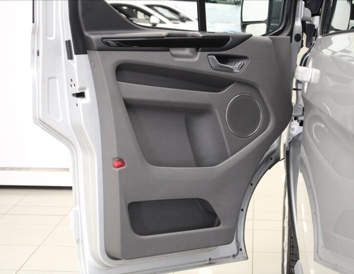 Ford Tourneo Custom MPV 2,0 l 136 kw