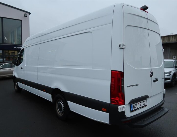 Mercedes-Benz Sprinter 4