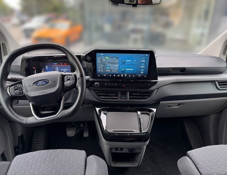Ford Tourneo Custom 10