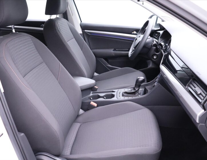 Volkswagen Bora Sedan / Limuzína 0,0 100 kw