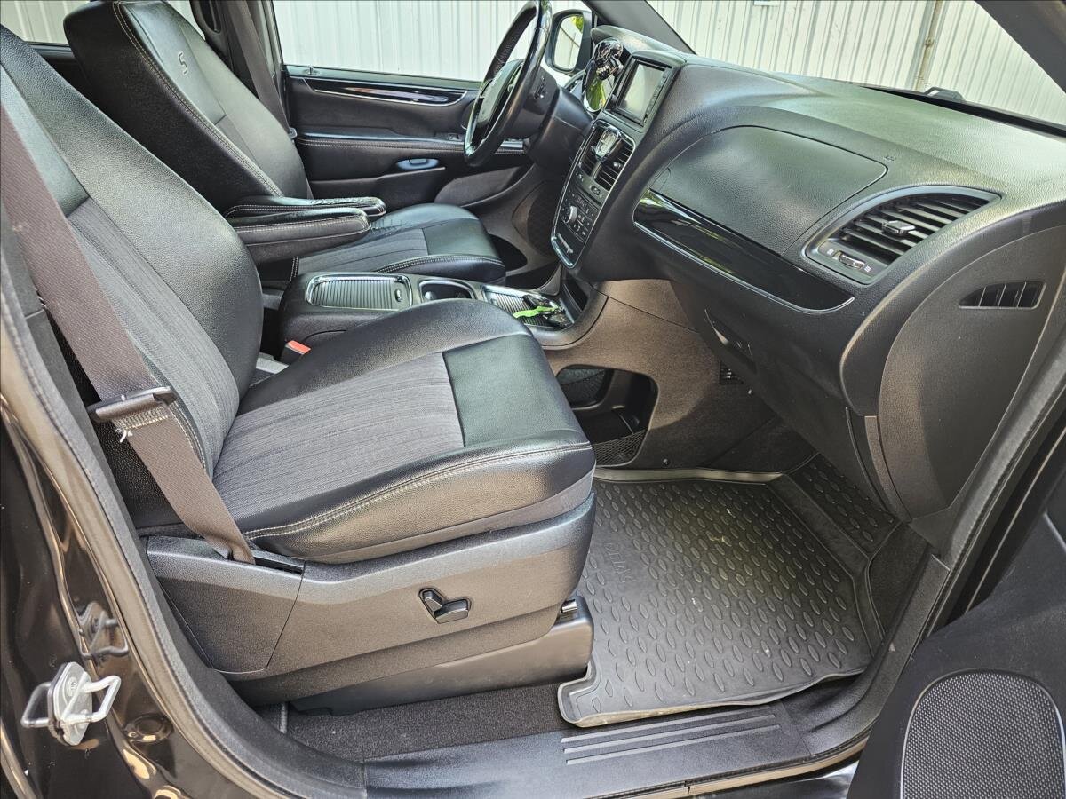 Lancia Voyager MPV 2,8 l 130 kw