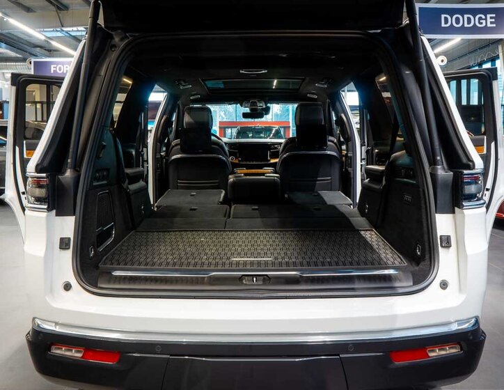 Jeep Grand Wagoneer SUV 6,4 l 351 kw