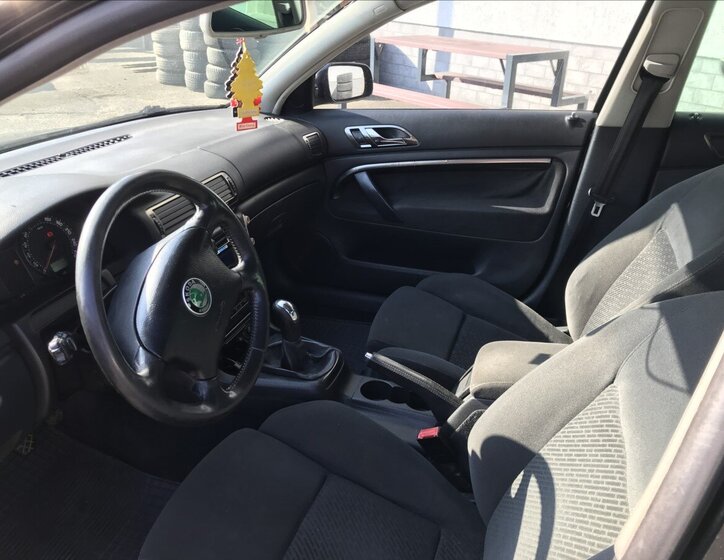 Škoda Superb Sedan / Limuzína 1,9 l 96 kw