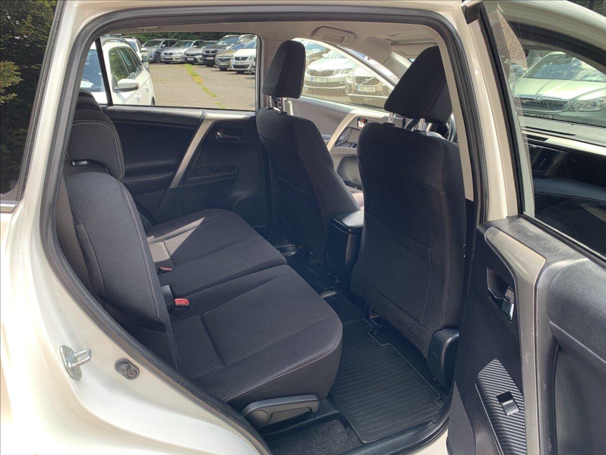 Toyota RAV4 Kombi 2,2 l 110 kw