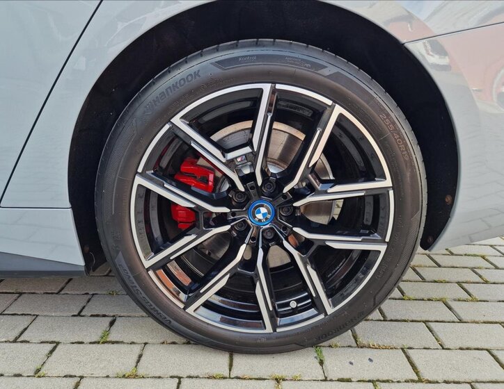 BMW i4 Sedan / Limuzína 0,0 400 kw