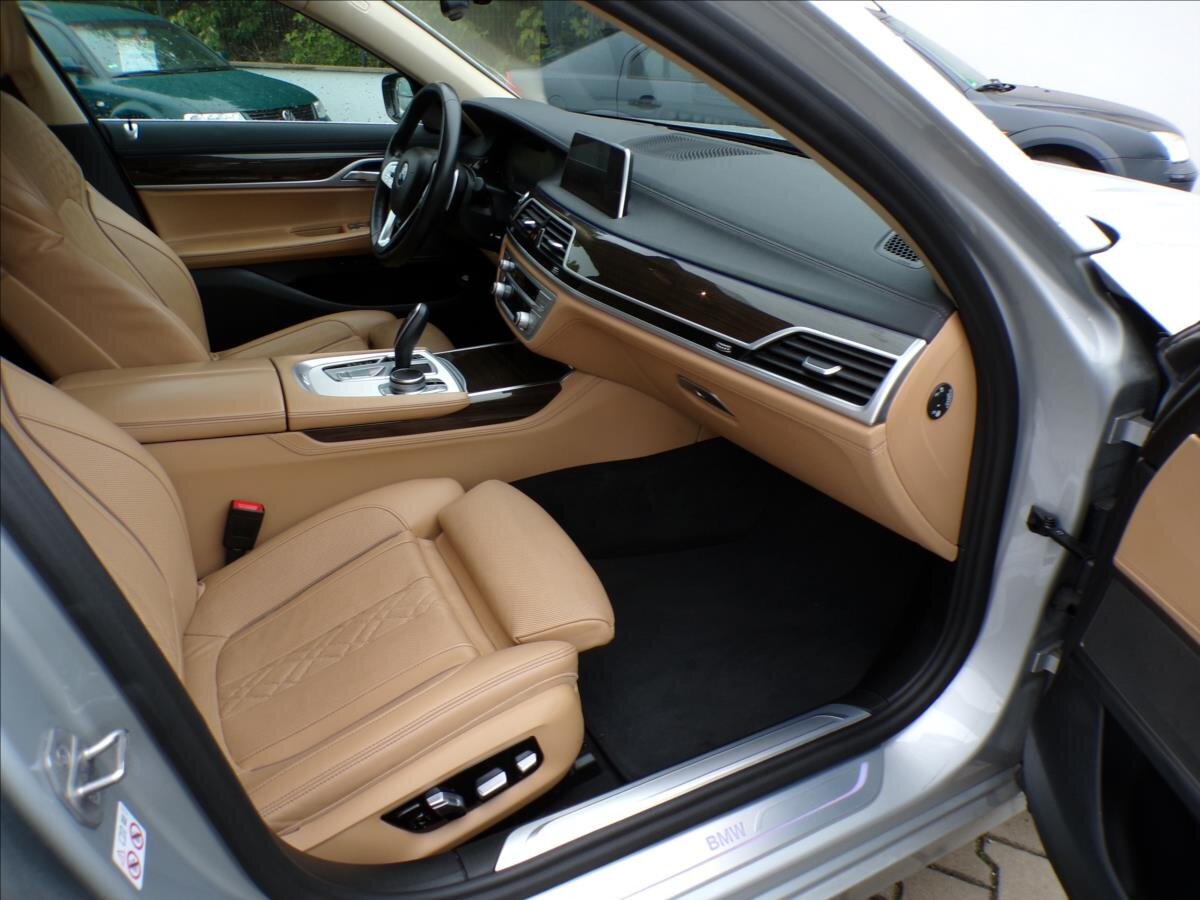 BMW Řada 7 Sedan / Limuzína 3,0 l 195 kw