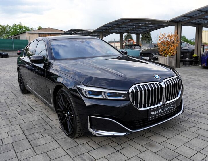 BMW Řada 7 Sedan / Limuzína 4,4 l 390 kw