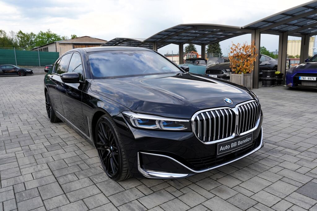 BMW Řada 7 Sedan / Limuzína 4,4 l 390 kw