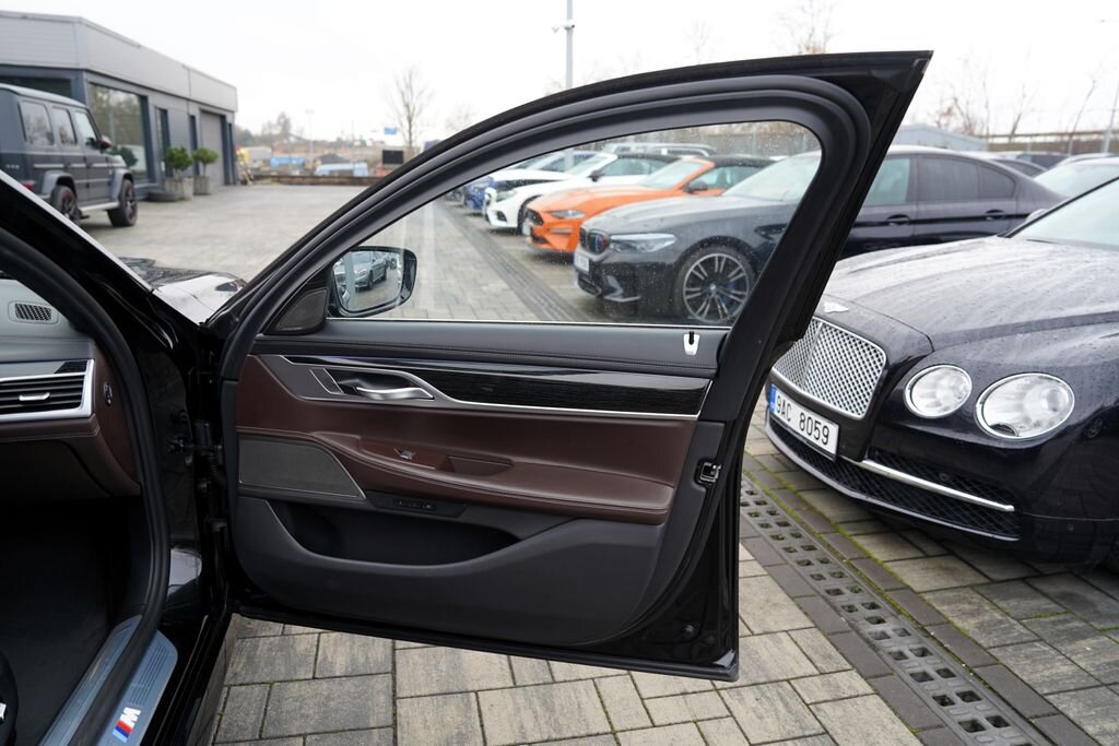 BMW Řada 7 Sedan 3,0 l 250 kw