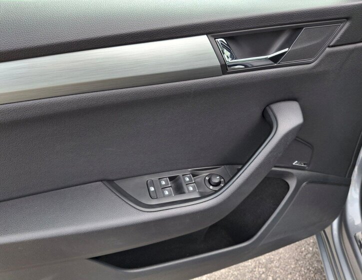 Škoda Superb Sedan / Limuzína 2,0 l 140 kw