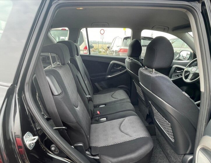 Toyota RAV4 SUV / Terénní 2,0 l 112 kw