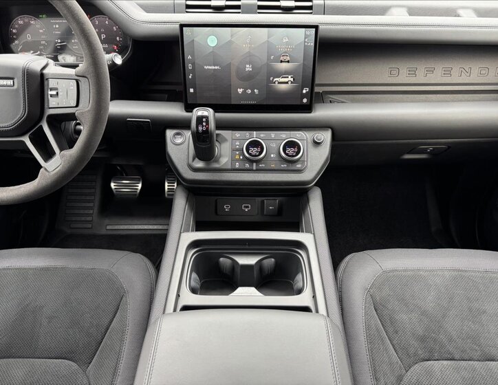 Land Rover Defender 16