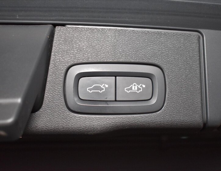 Volvo XC60 SUV / Terénní 2,0 l 145 kw