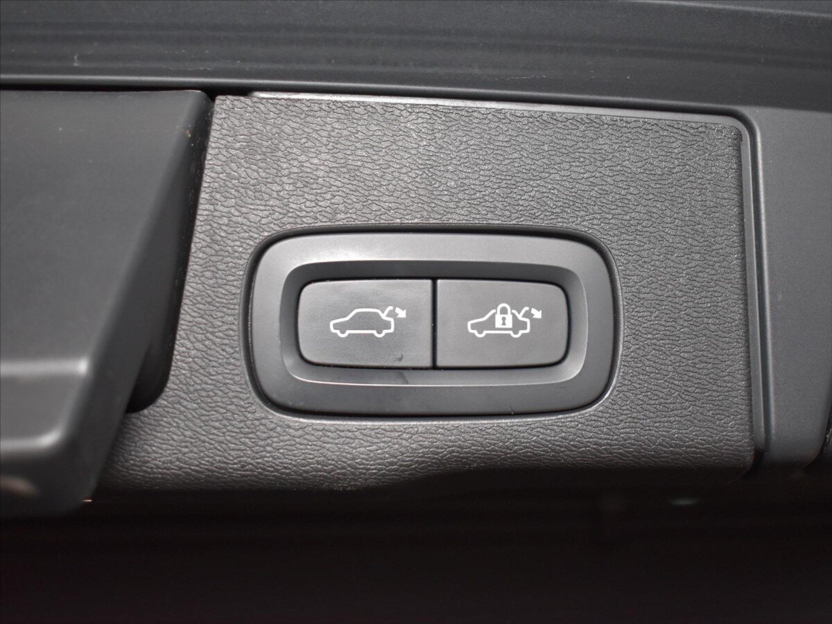 Volvo XC60 SUV / Terénní 2,0 l 145 kw