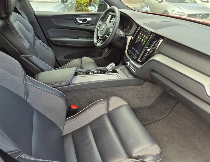 Volvo XC60 SUV / Terénní 2,0 l 145 kw