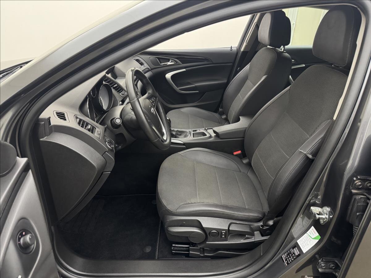 Opel Insignia Sedan / Limuzína 2,0 l 118 kw
