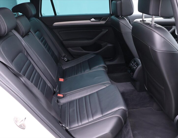 Volkswagen Passat Kombi 2,0 l 206 kw