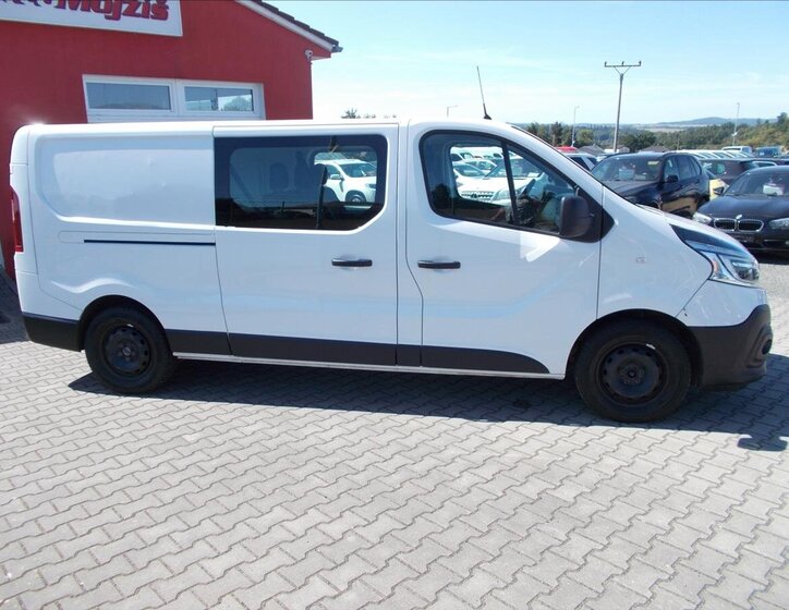Renault Trafic 8