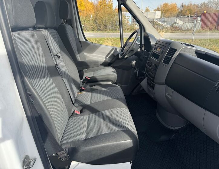 Mercedes-Benz Sprinter 11