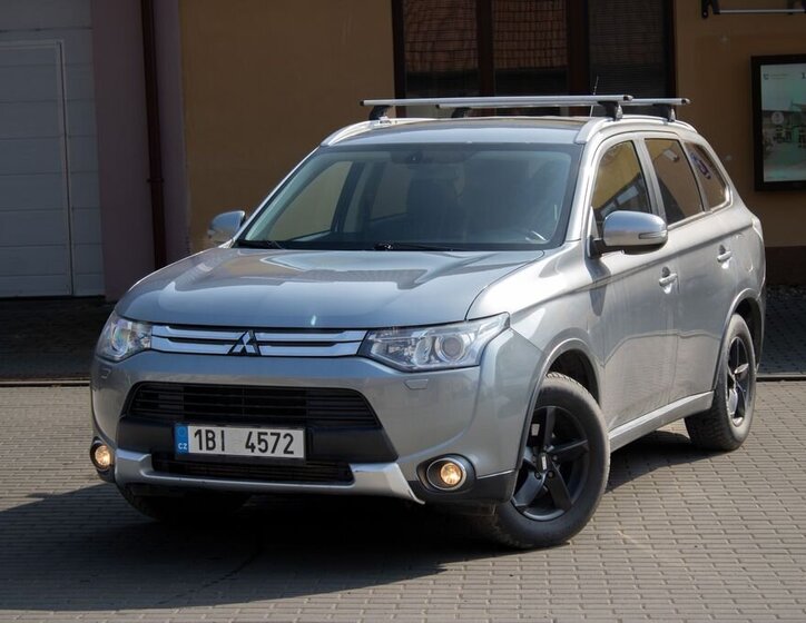 Mitsubishi Outlander SUV / Terénní 2,3 l 110 kw
