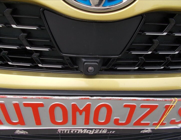 Toyota Yaris Cross 8