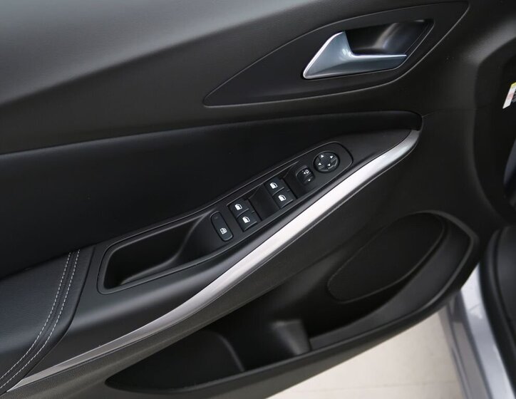 Opel Grandland SUV 1,2 l 96 kw