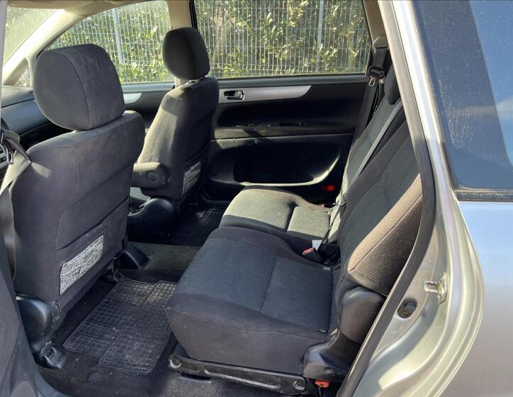 Toyota Avensis Verso 12