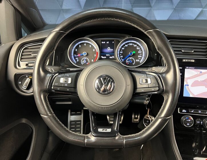 Volkswagen Golf Kombi 2,0 l 221 kw