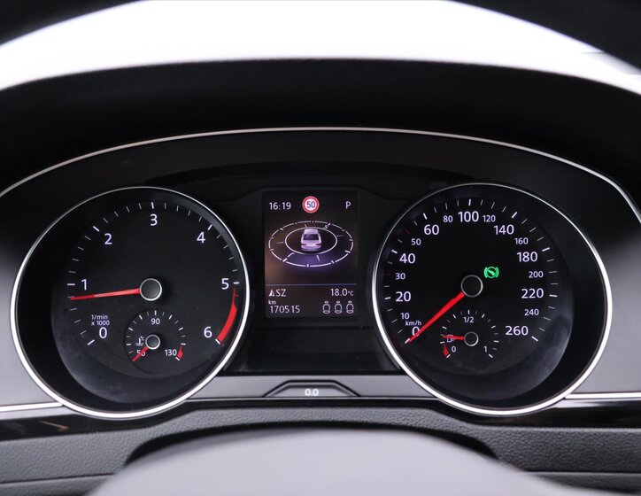 Volkswagen Passat Sedan / Limuzína 2,0 l 140 kw