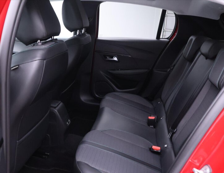 Peugeot 208 Hatchback 1,2 l 74 kw