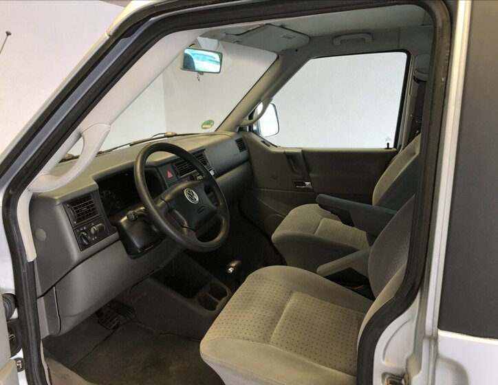 Volkswagen Caravelle 9