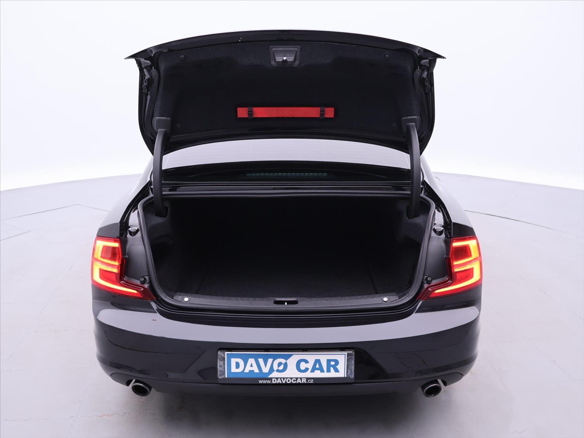 Volvo S90 Sedan / Limuzína 2,0 l 187 kw